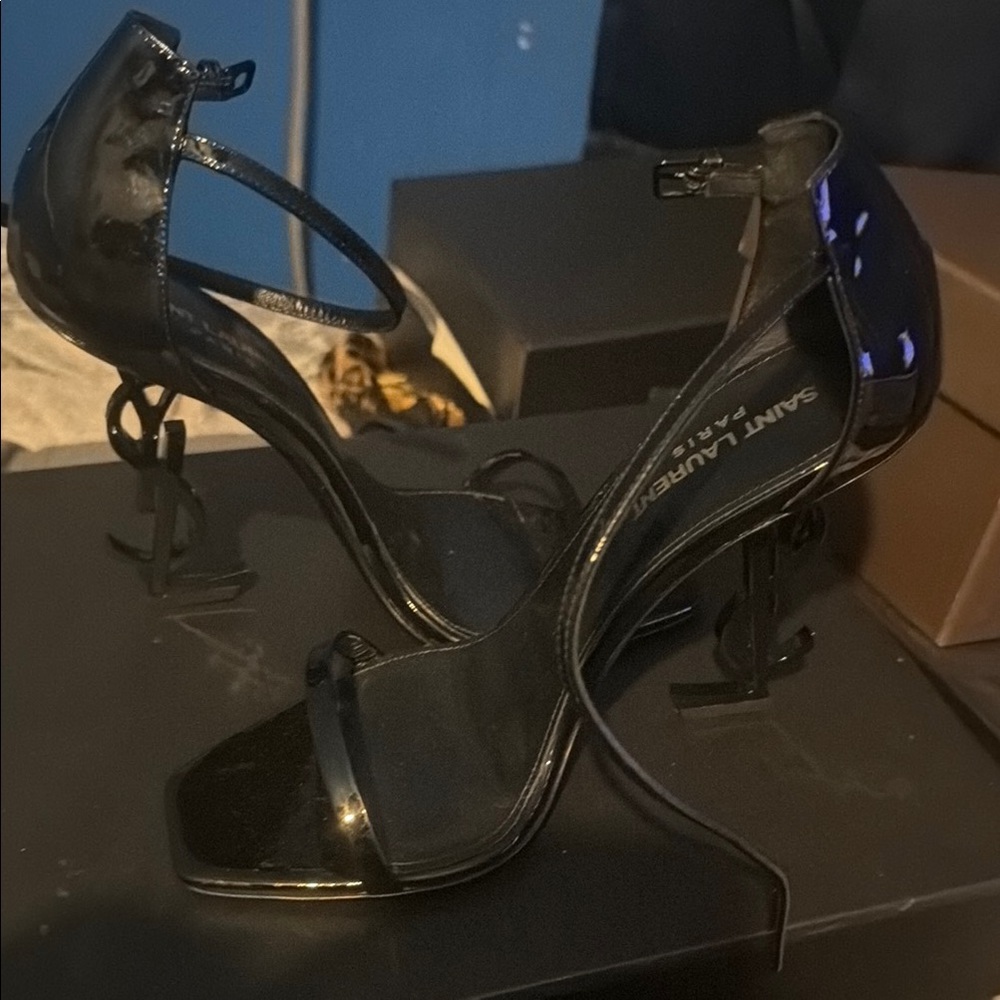 Saint Laurent Glossy Black Heels - Picture 3 of 4